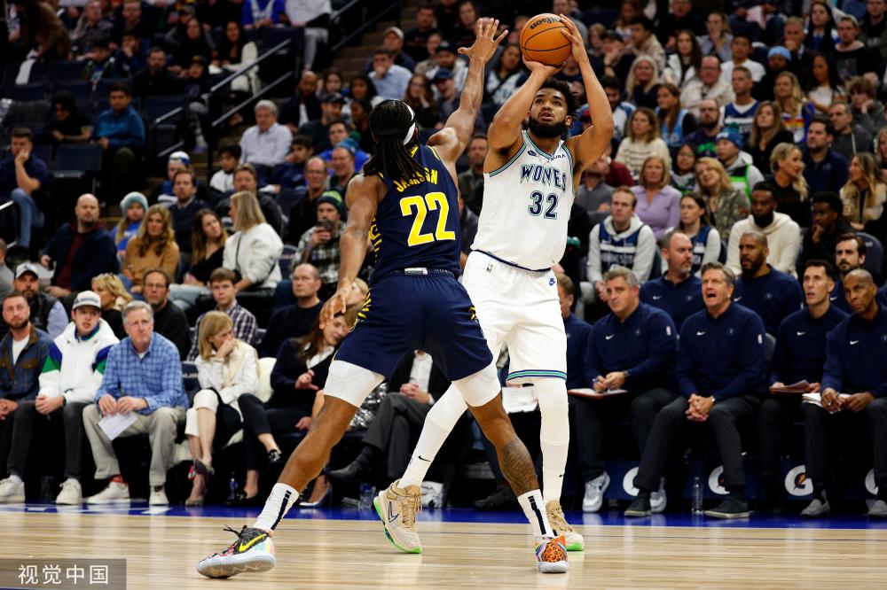 她不仅与来 她不仅与来